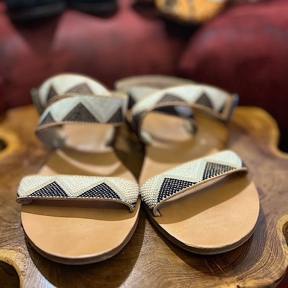 Mossimo by Target Geometric Black and White Flat Sandals - Picture 2 of 6